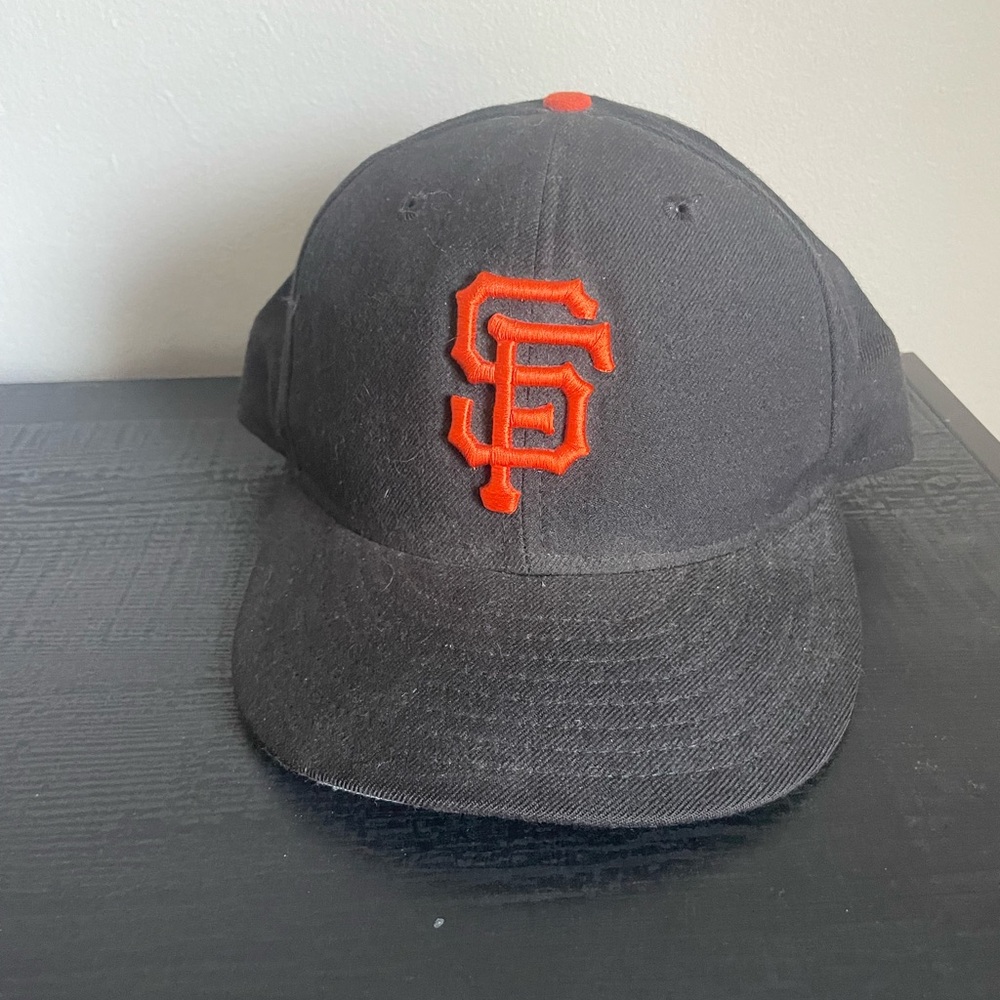 MLB Black and Gray Cap with Logo SF Giants Fitted hat 7 3/8